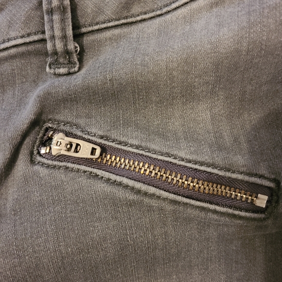 Cabi jeans. Grey with zipper detail. Skinny - Picture 4 of 6